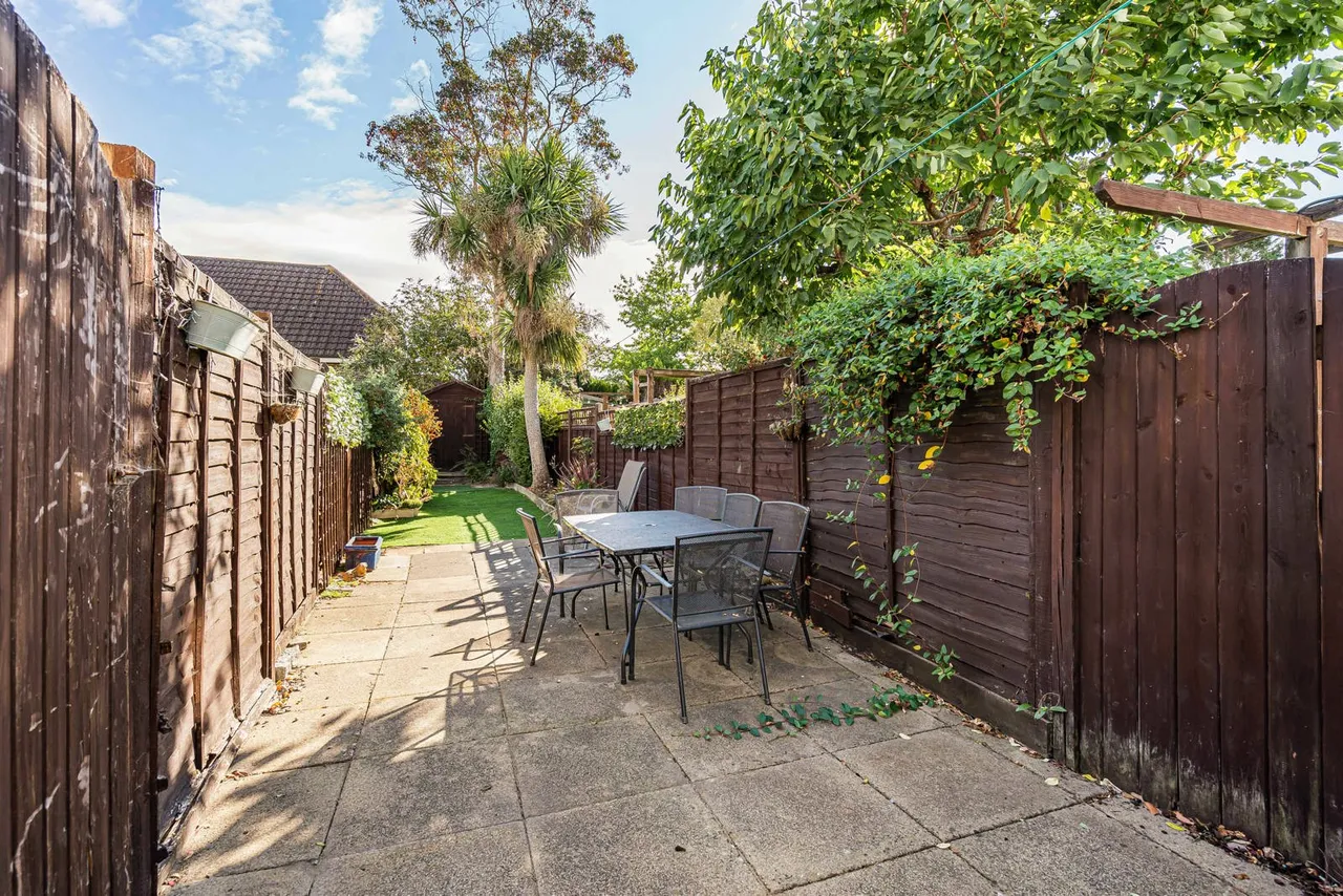 Armstrong Road, Englefield Green, TW20, photo 17