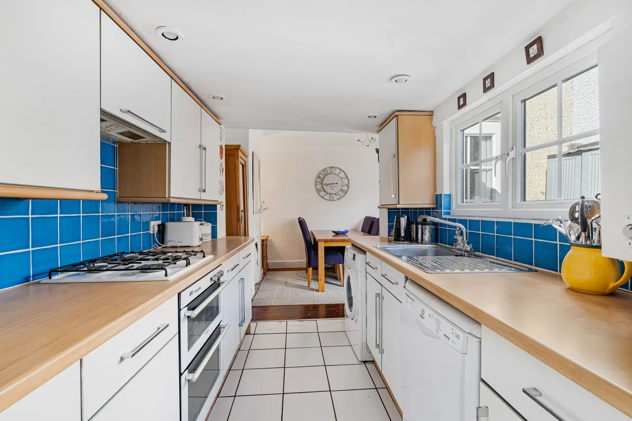 Armstrong Road, Englefield Green, TW20, photo 13