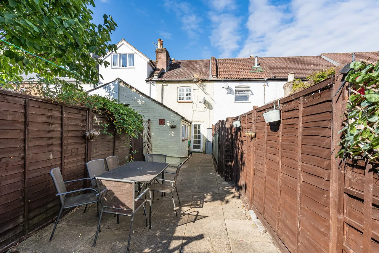 Armstrong Road, Englefield Green, TW20, photo 5