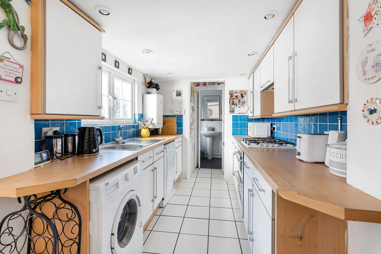 Armstrong Road, Englefield Green, TW20, photo 3