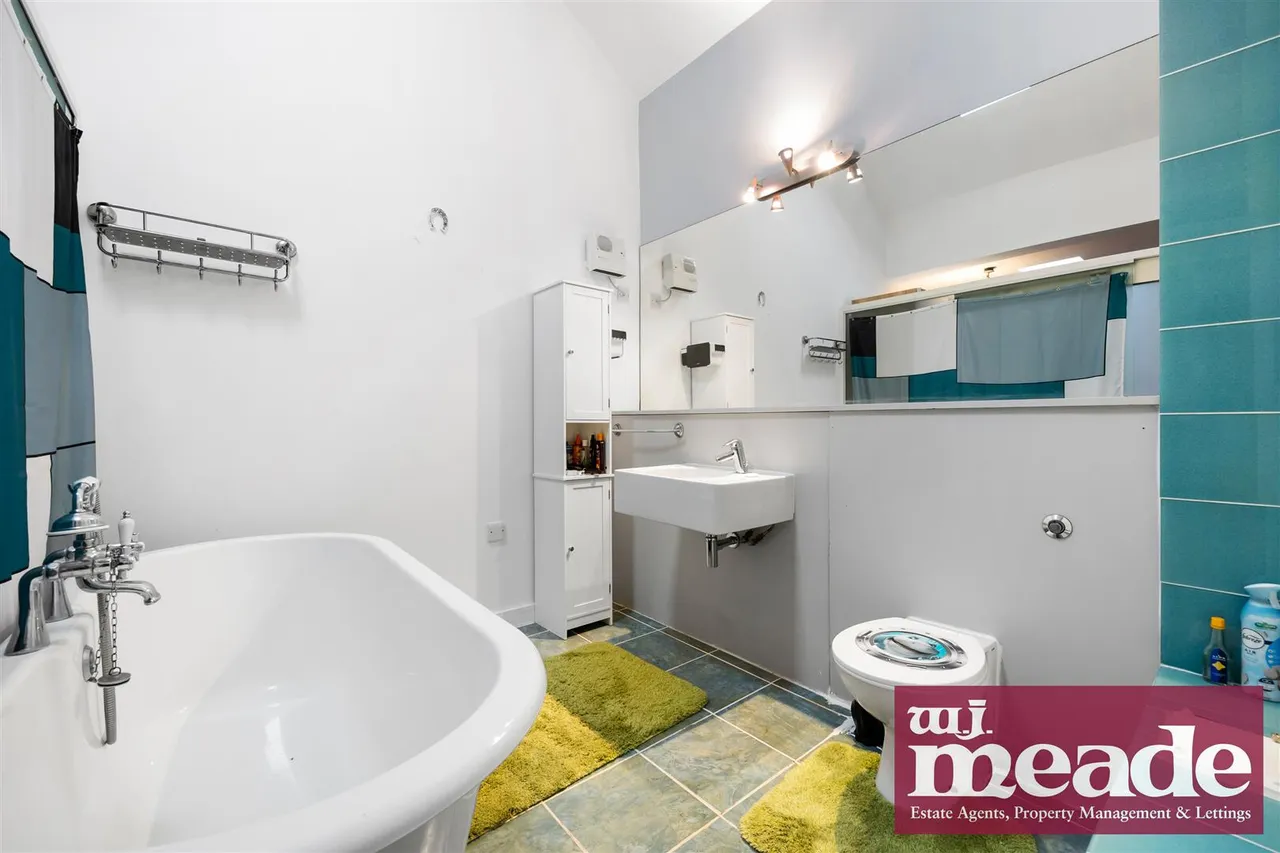 Woolwich Manor Way, photo 11