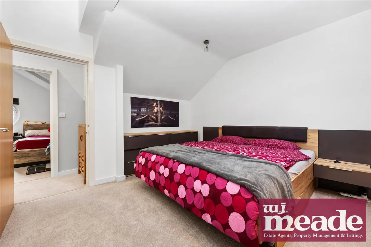Woolwich Manor Way, photo 9
