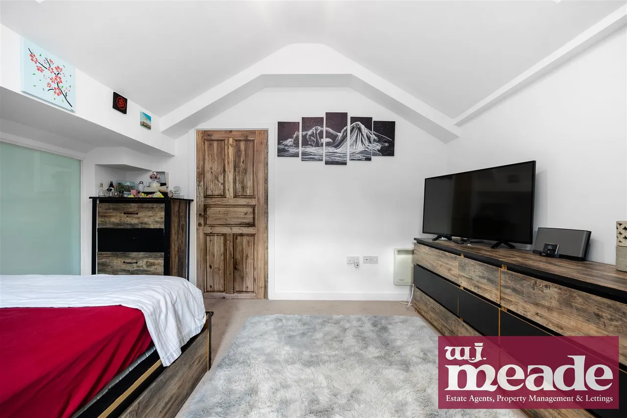Woolwich Manor Way, photo 13