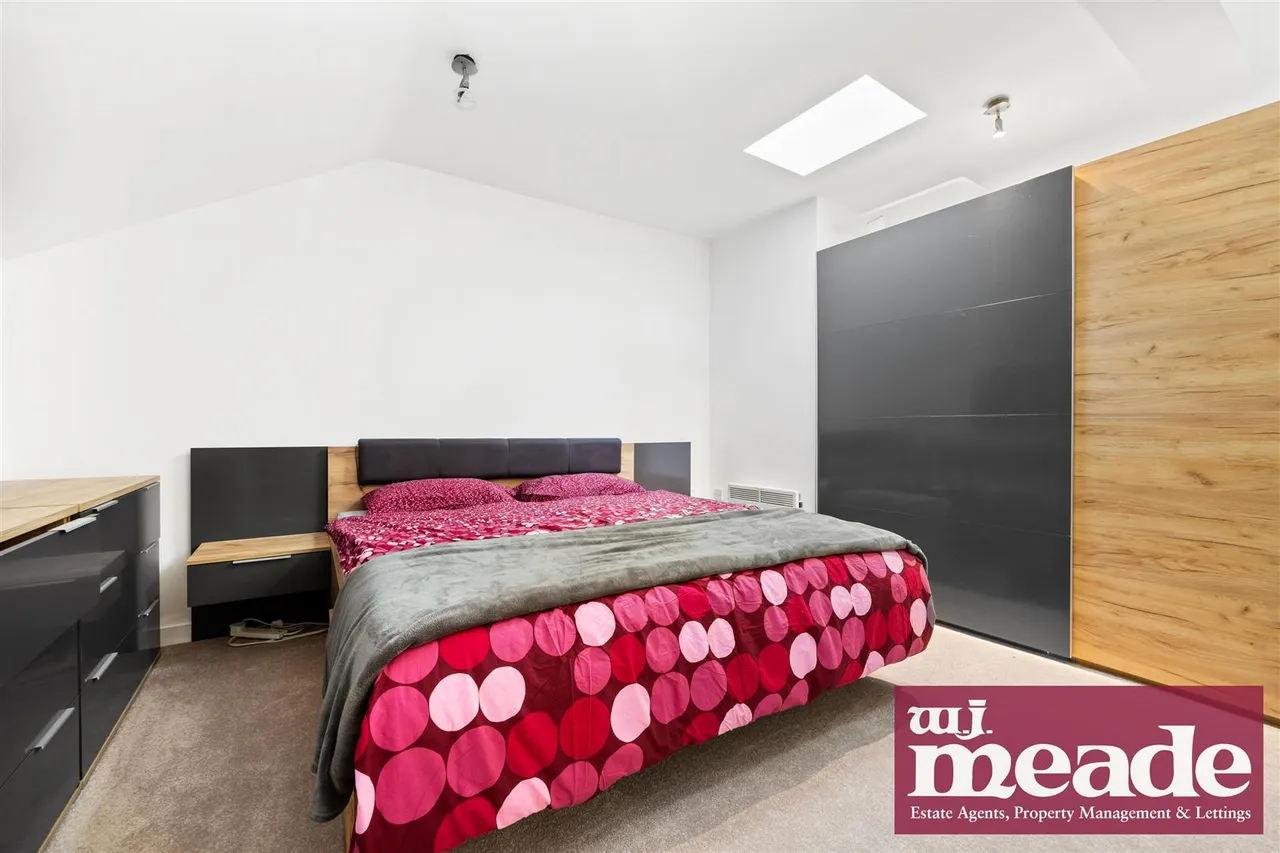 Woolwich Manor Way, photo 8