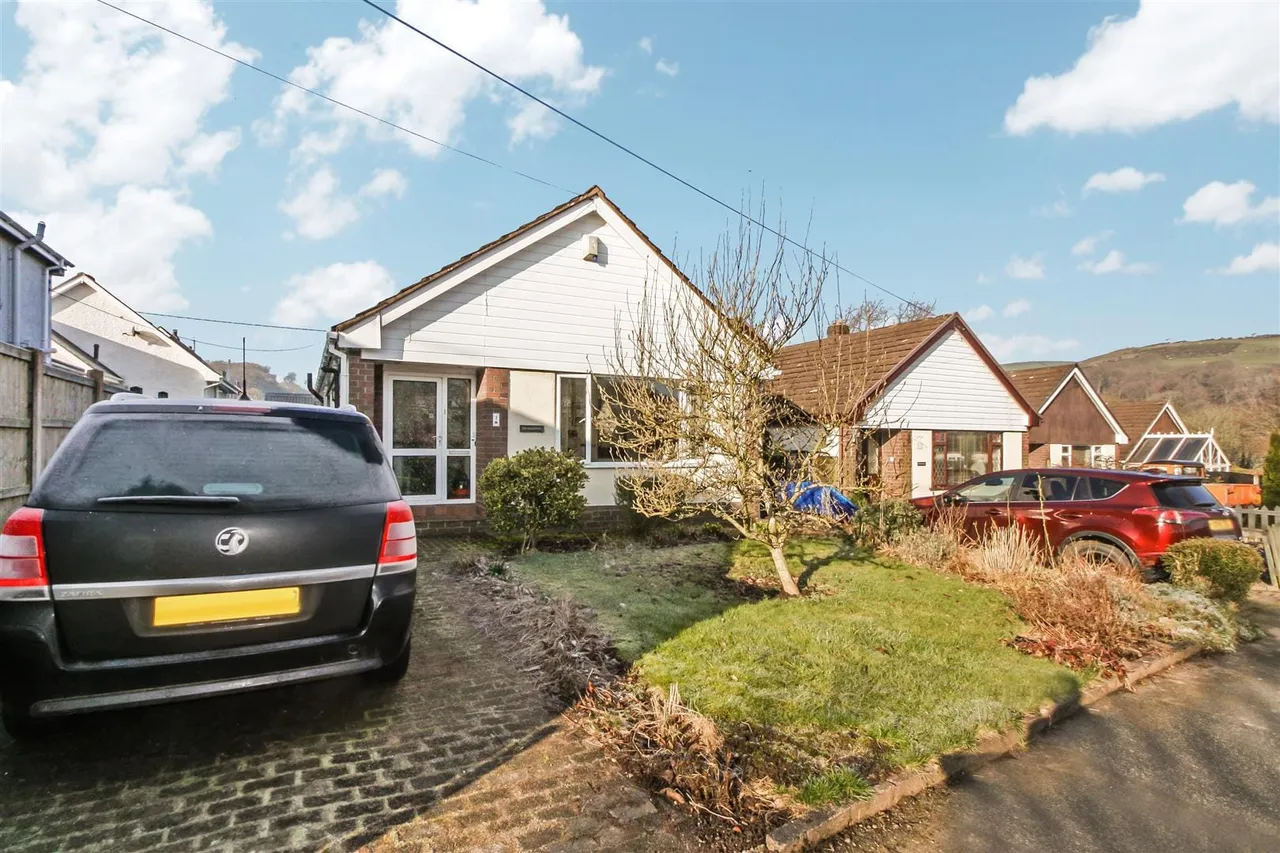 2 bed house for sale — Lon Elwy, Llanfairtalhaiarn, Abergele, Conwy, LL22 8SG