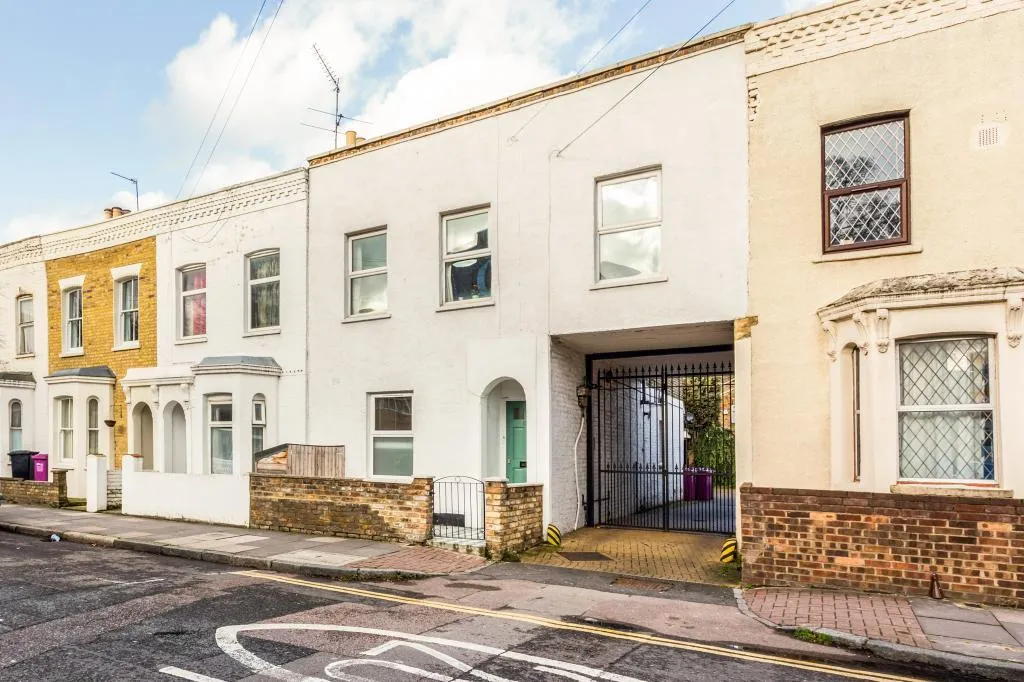 Bow Common Lane, Mile End, photo 9