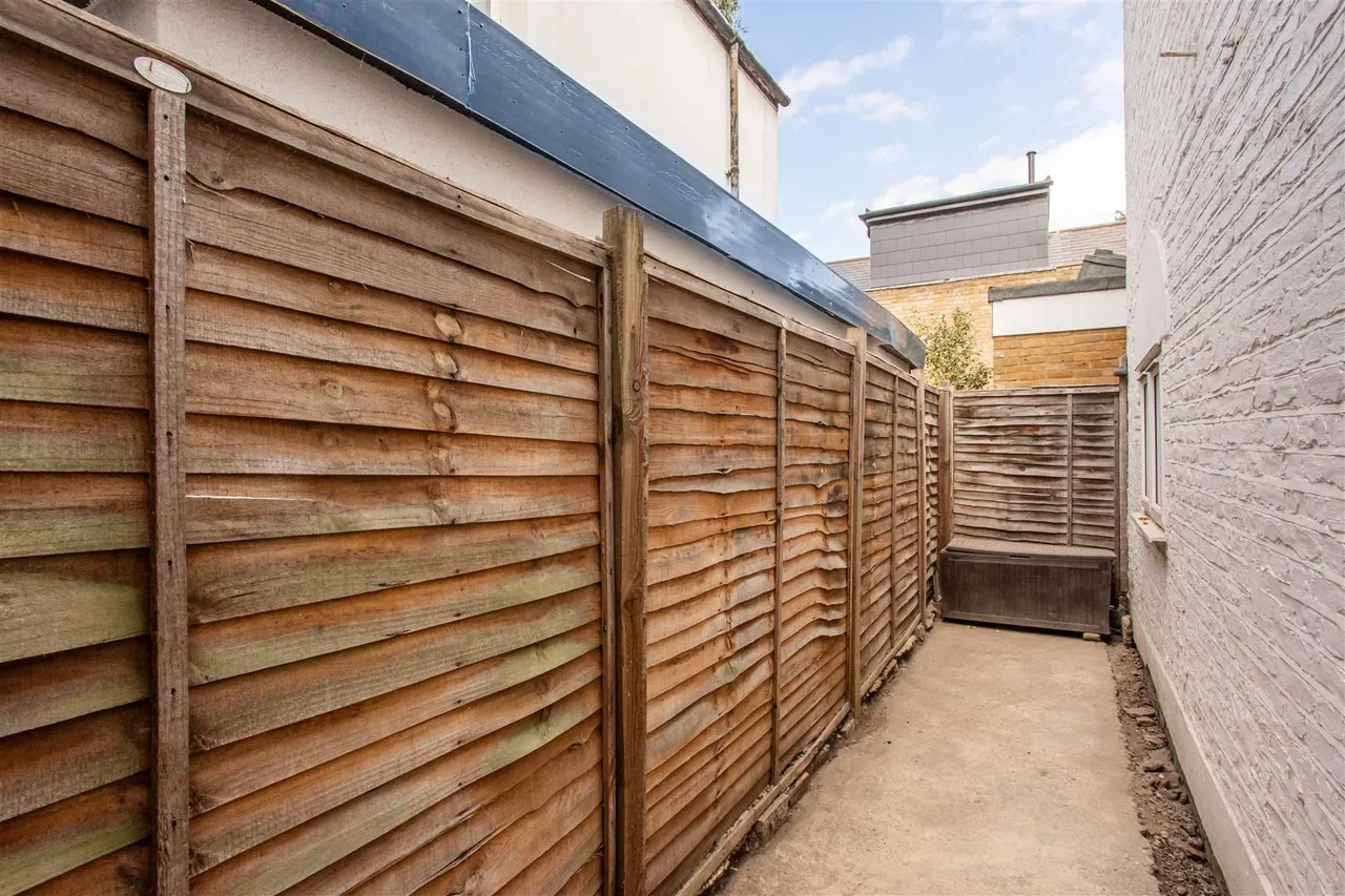 Bow Common Lane, Mile End, photo 5