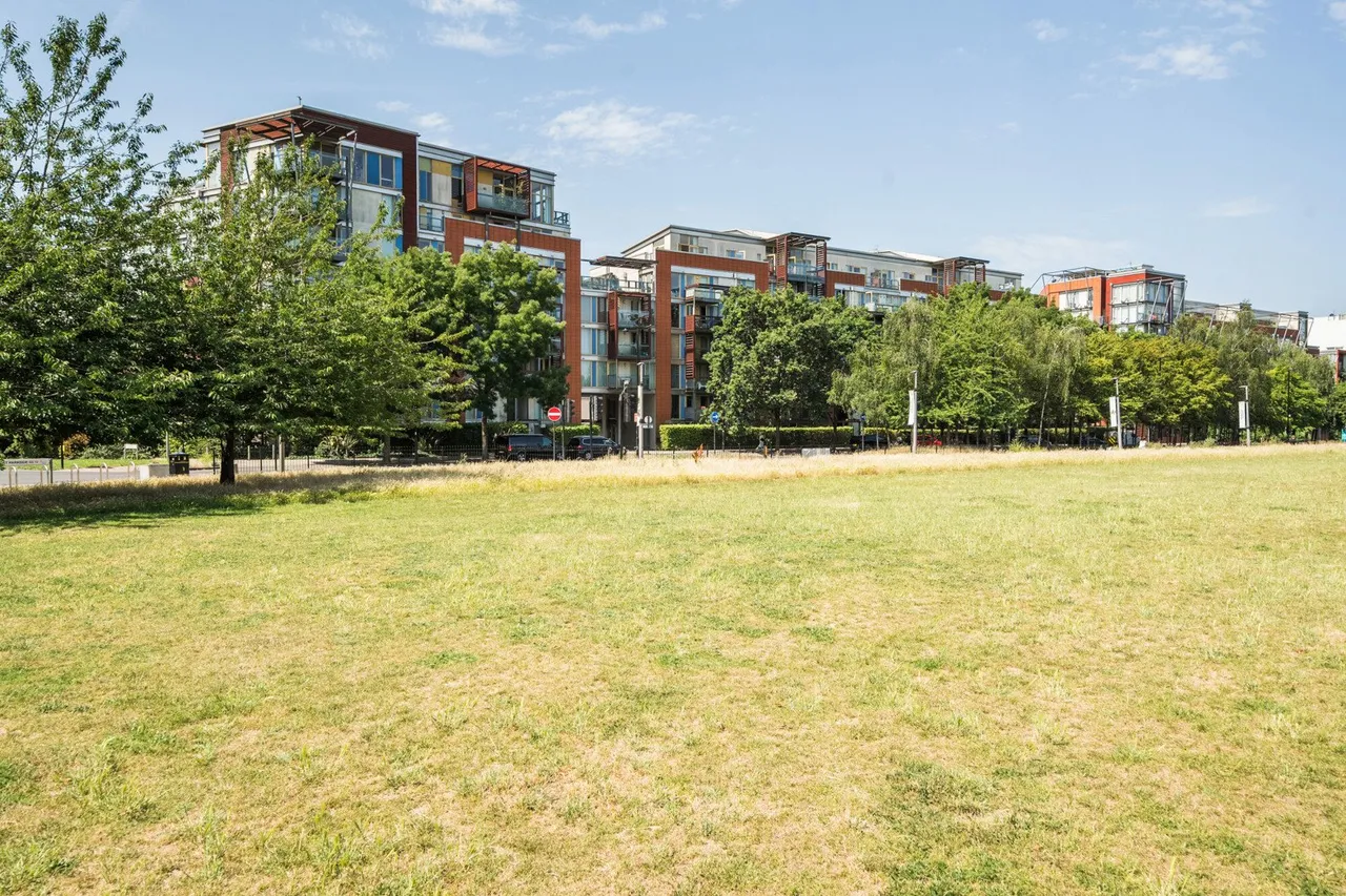2 bed flat for sale — West Parkside, SE10
