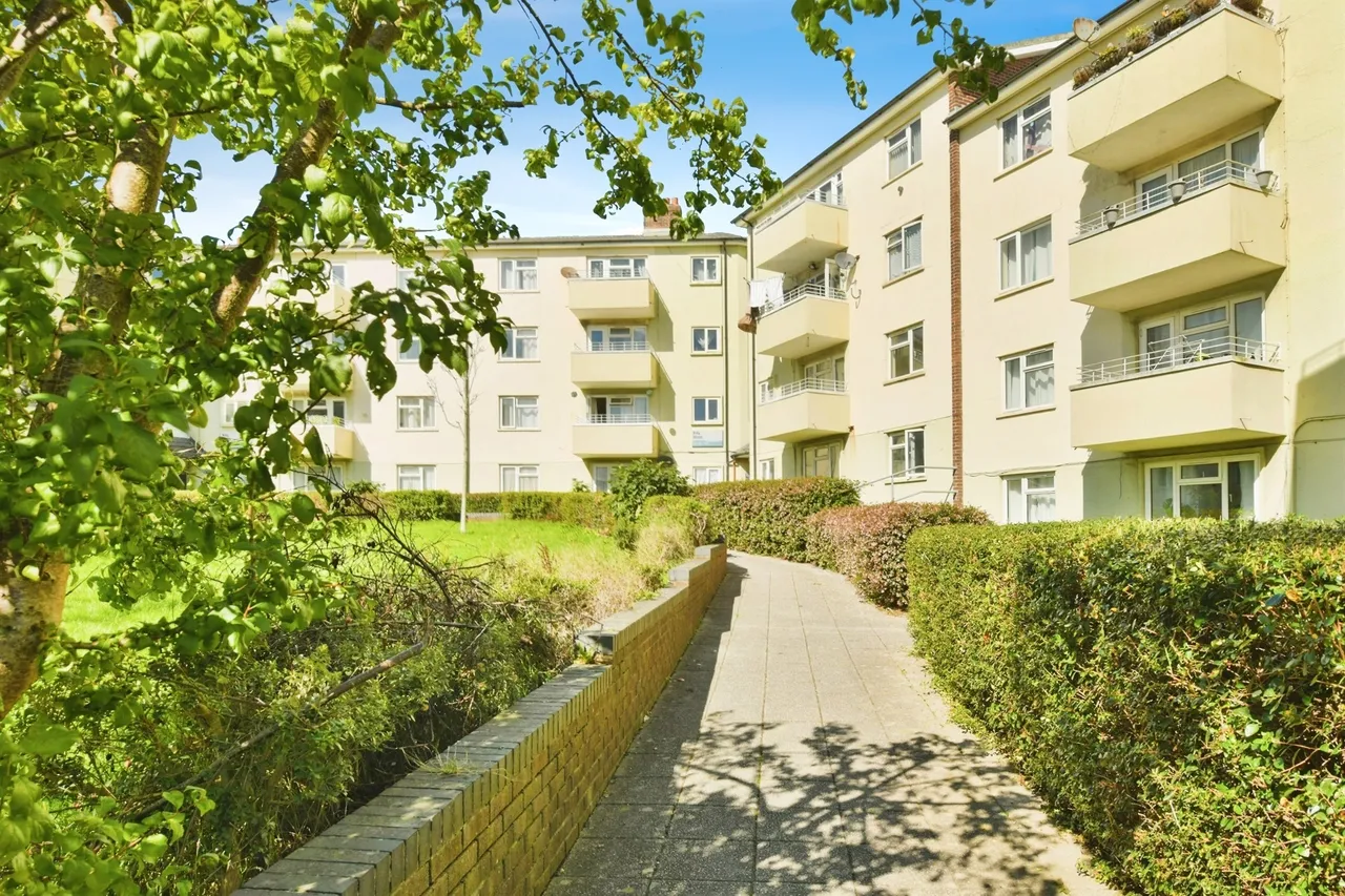 2 bed flat for sale — King Street, Plymouth