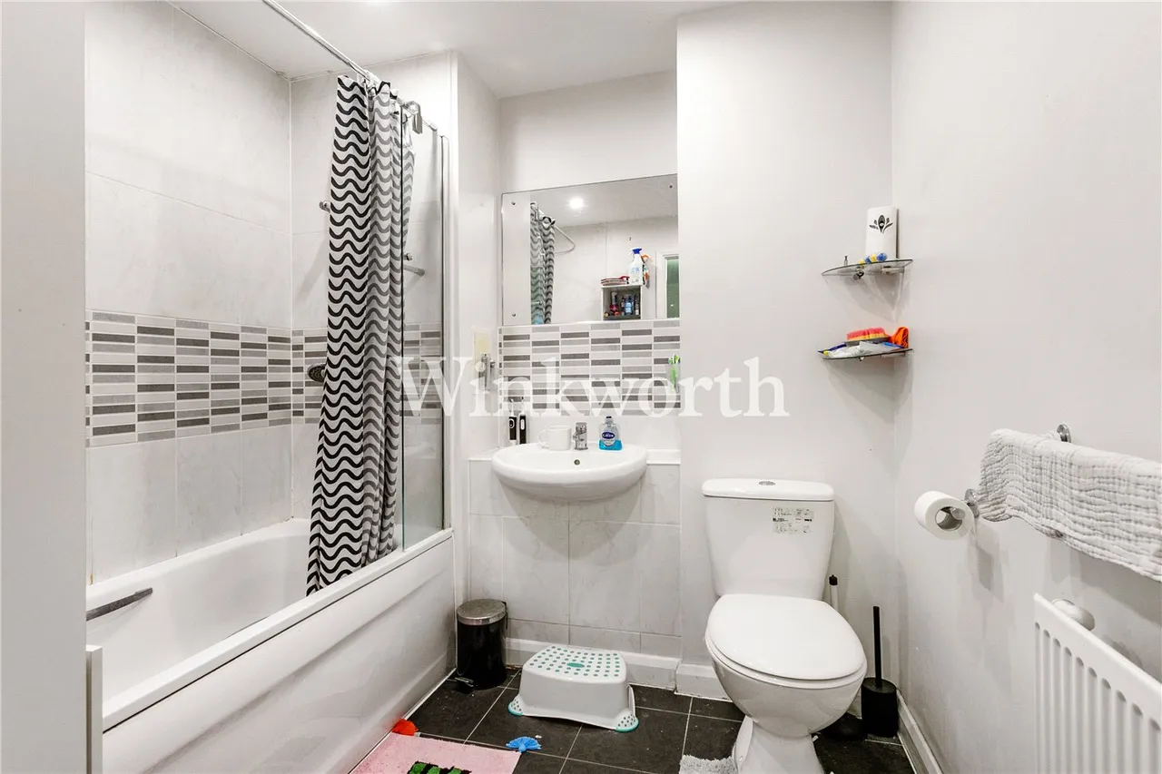 2 bed flat for sale — Mill Mead Road, London, N17