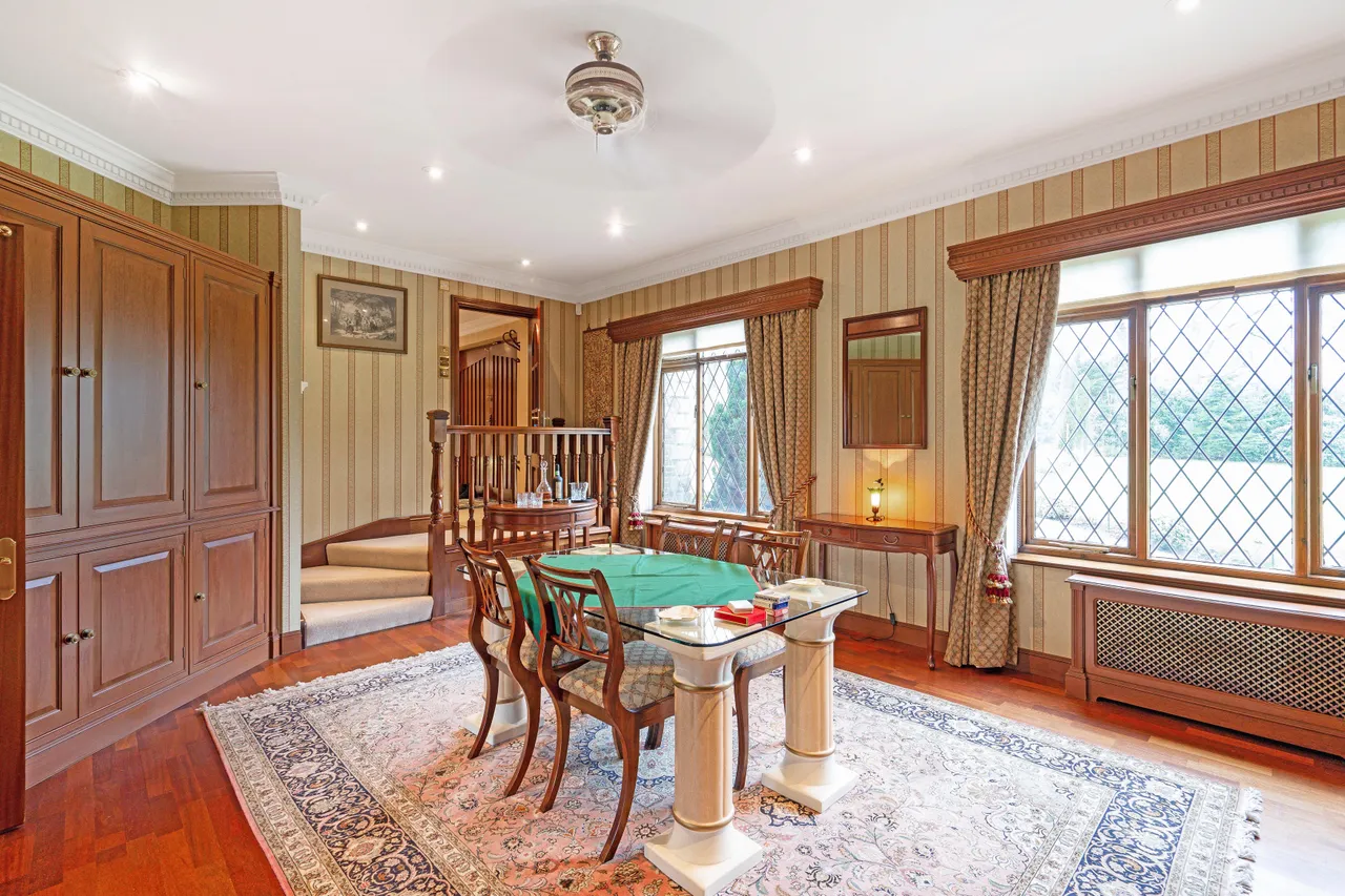 Stokesheath Road, Oxshott, KT22, photo 9