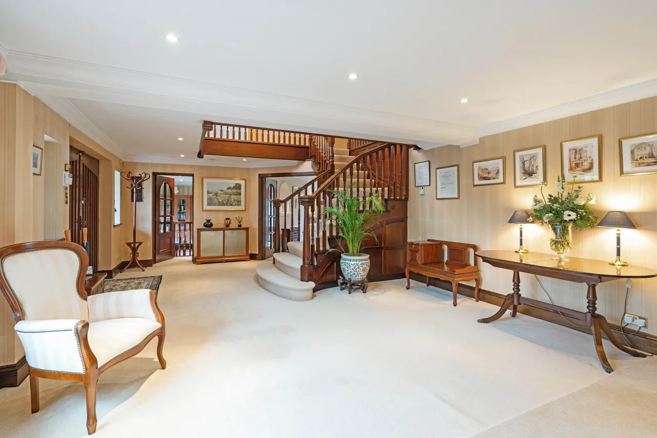 Stokesheath Road, Oxshott, KT22, photo 11