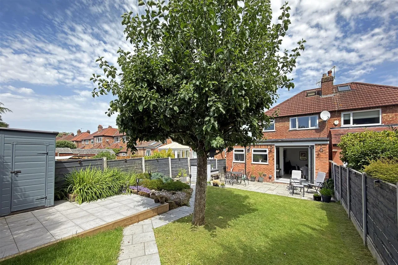 Vale Road, Timperley, Cheshire WA15 7TG, photo 6