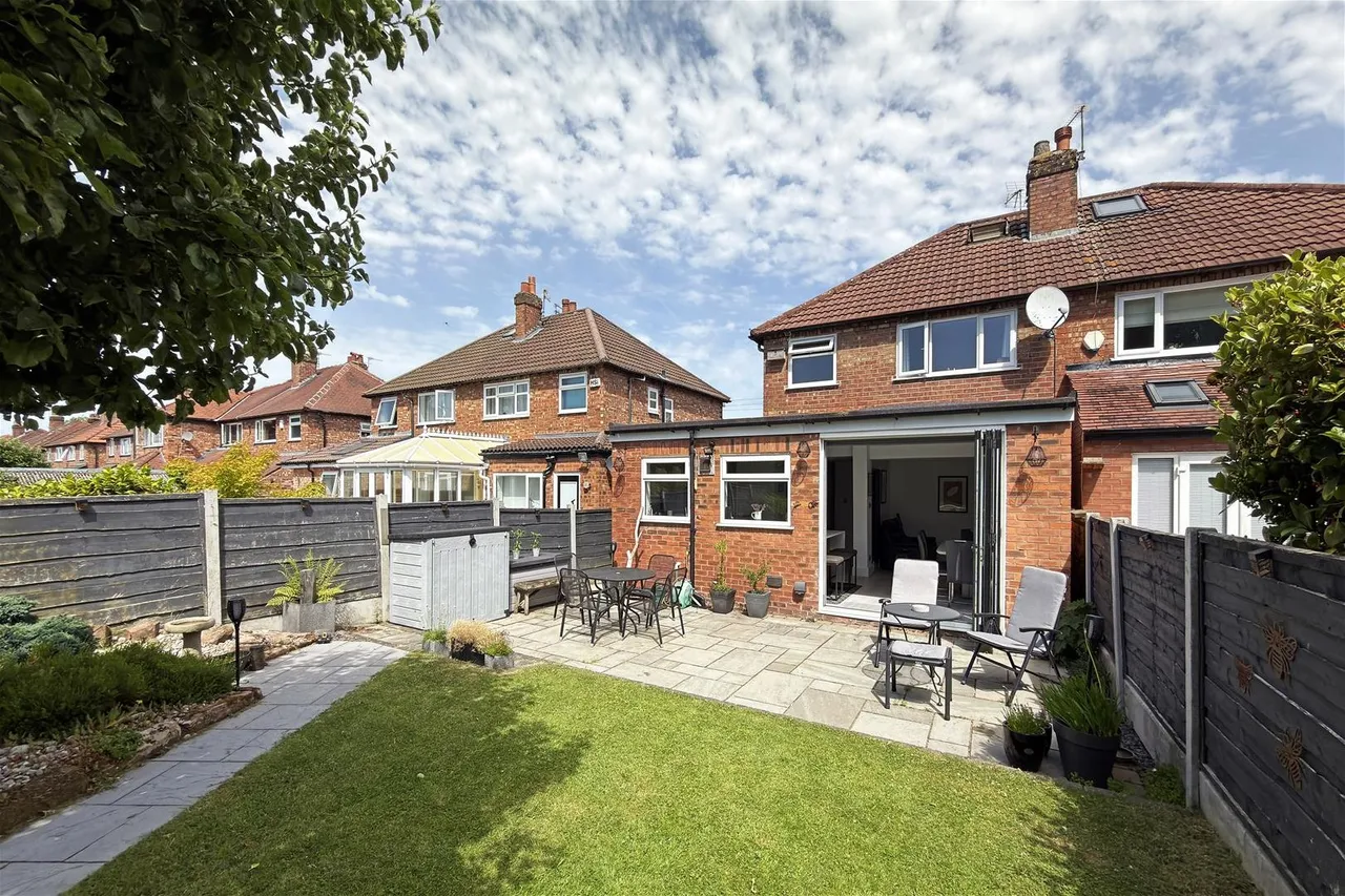 Vale Road, Timperley, Cheshire WA15 7TG, photo 31