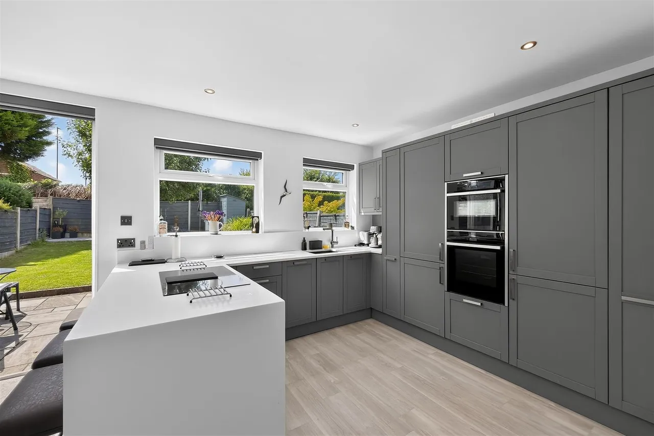 Vale Road, Timperley, Cheshire WA15 7TG, photo 17