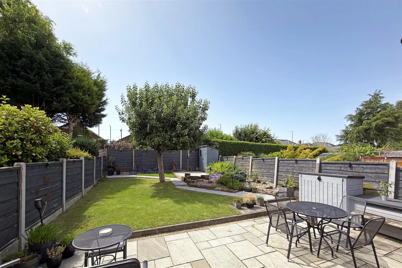 Vale Road, Timperley, Cheshire WA15 7TG, photo 28