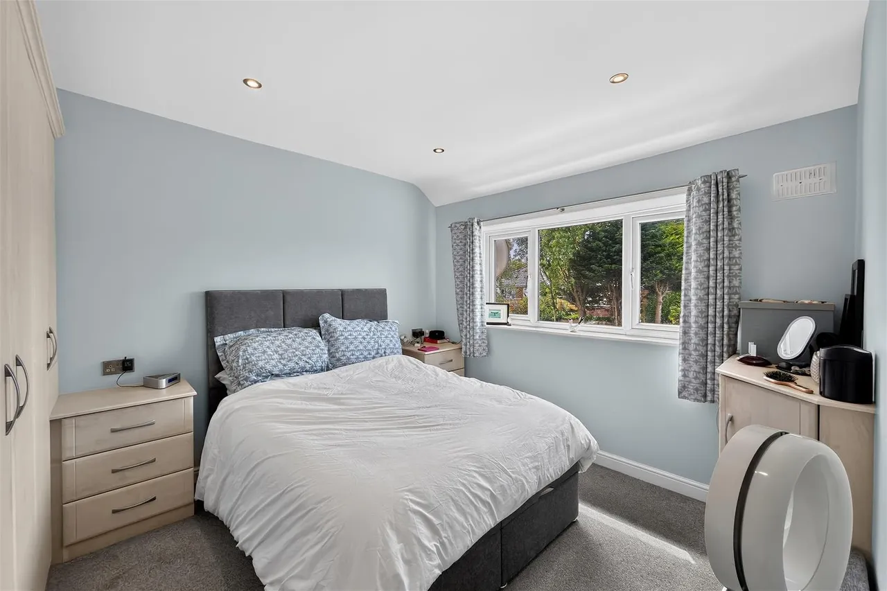 Vale Road, Timperley, Cheshire WA15 7TG, photo 10