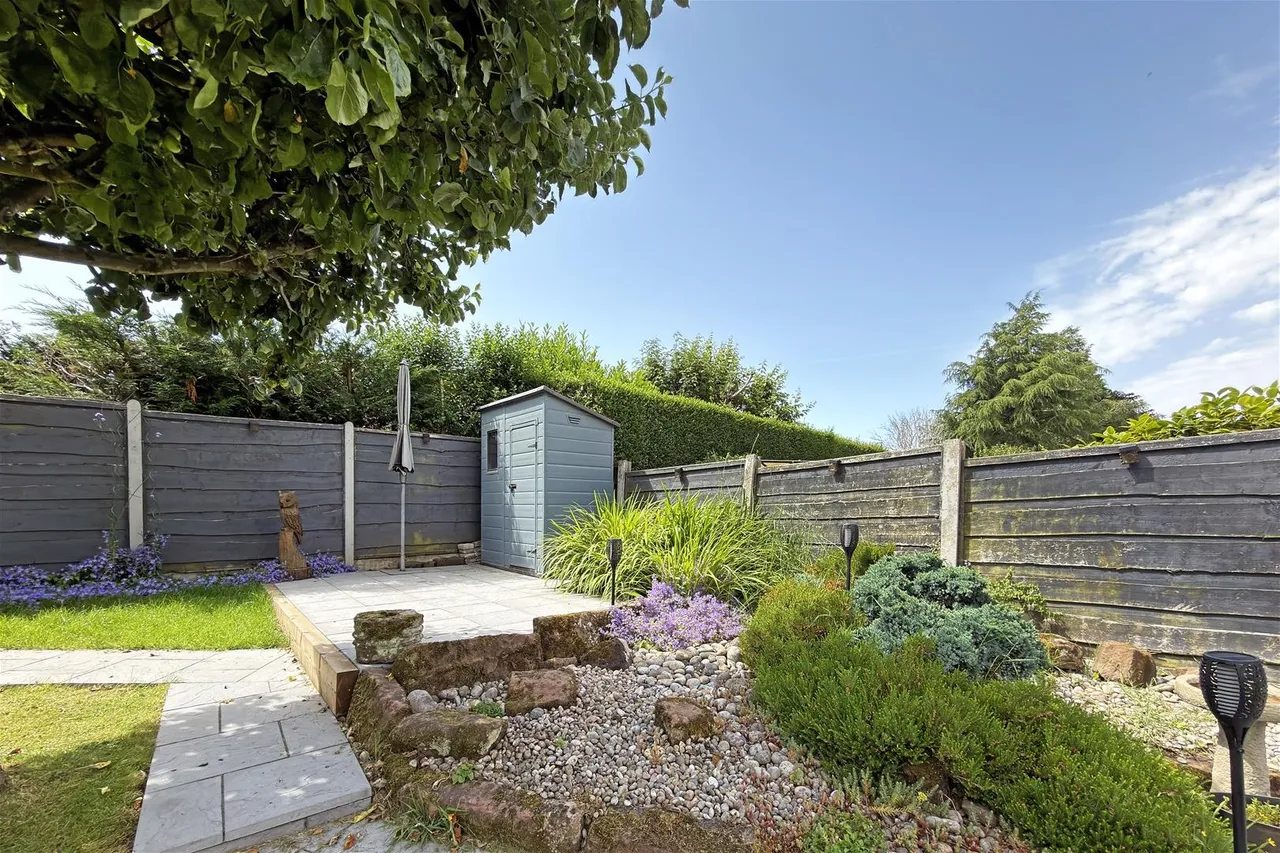 Vale Road, Timperley, Cheshire WA15 7TG, photo 30