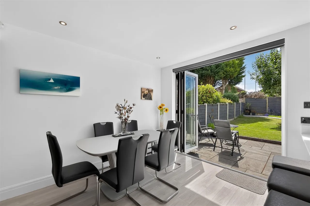 Vale Road, Timperley, Cheshire WA15 7TG, photo 18
