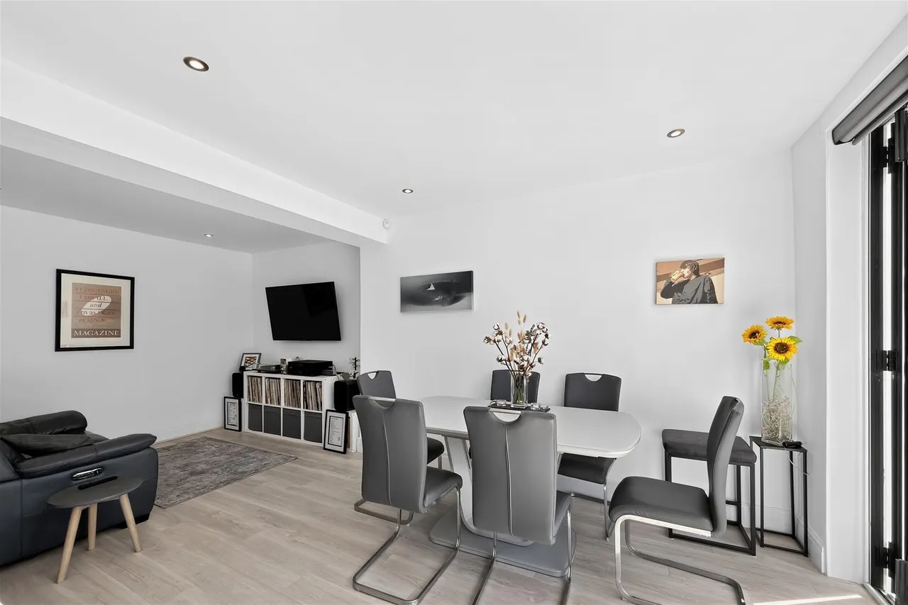 Vale Road, Timperley, Cheshire WA15 7TG, photo 21