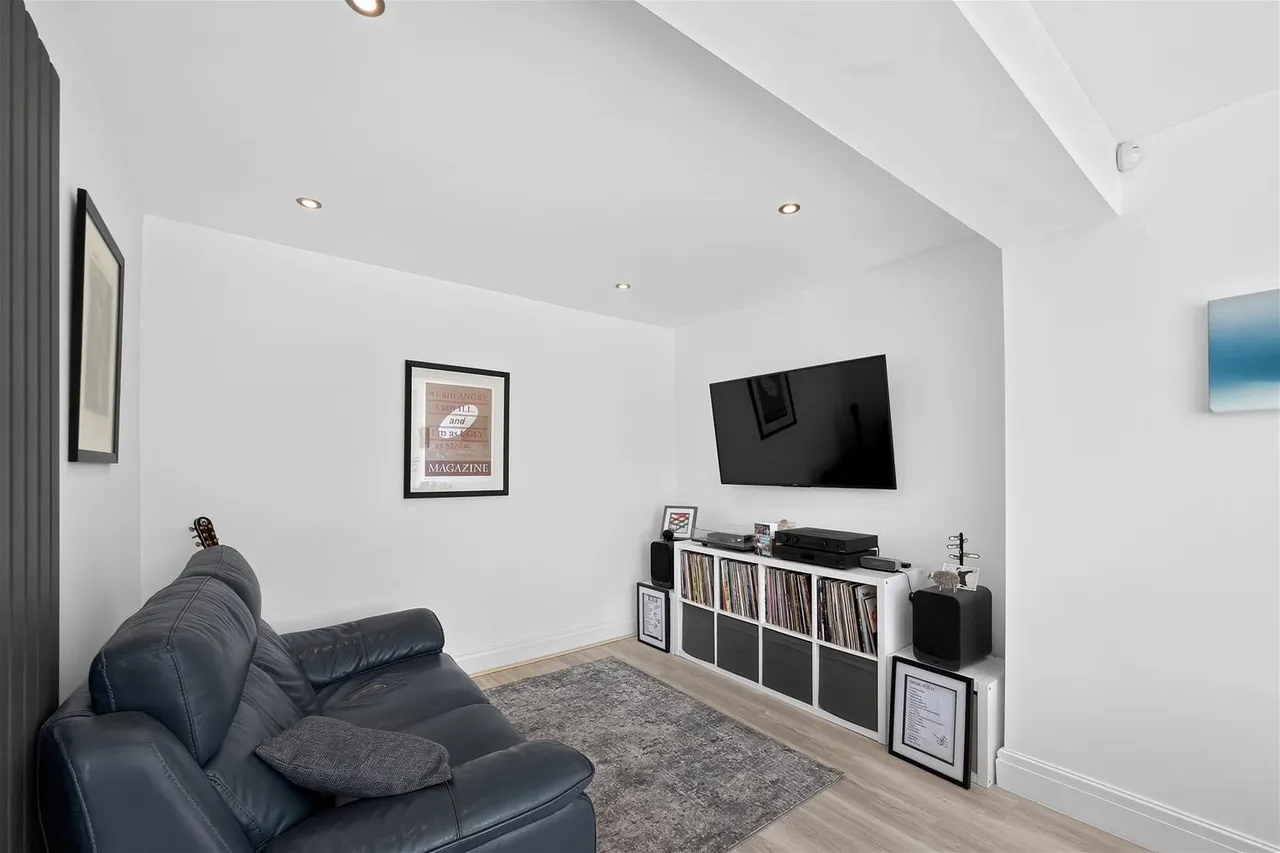 Vale Road, Timperley, Cheshire WA15 7TG, photo 20