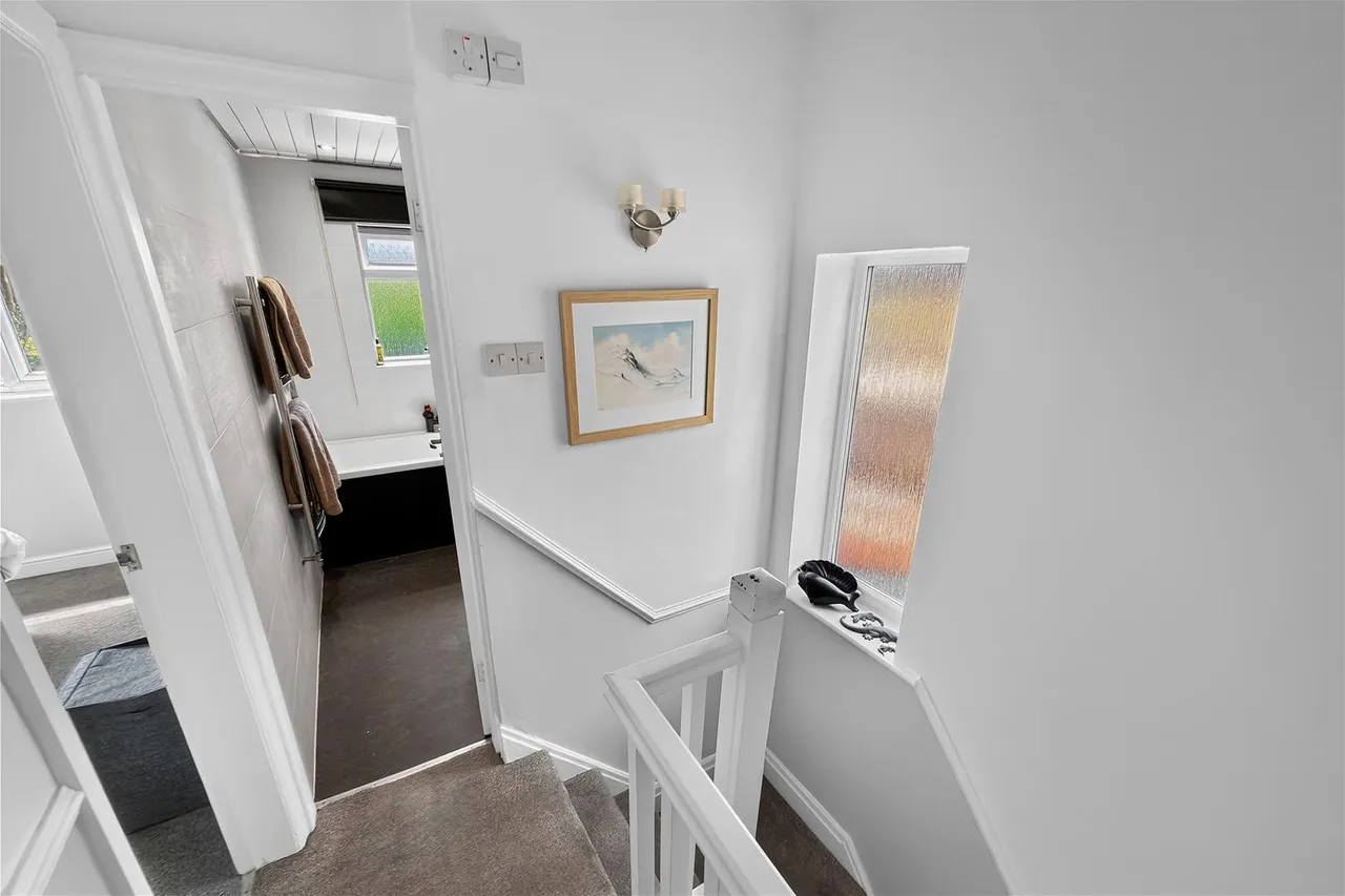 Vale Road, Timperley, Cheshire WA15 7TG, photo 26