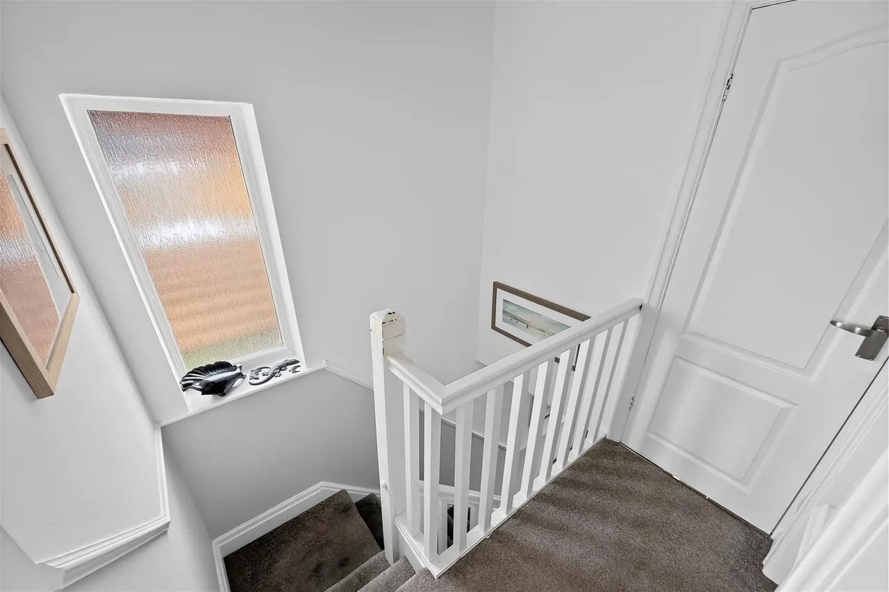 Vale Road, Timperley, Cheshire WA15 7TG, photo 25
