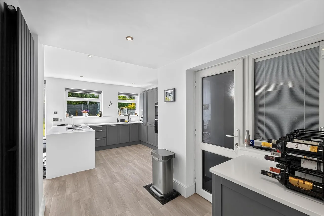 Vale Road, Timperley, Cheshire WA15 7TG, photo 9