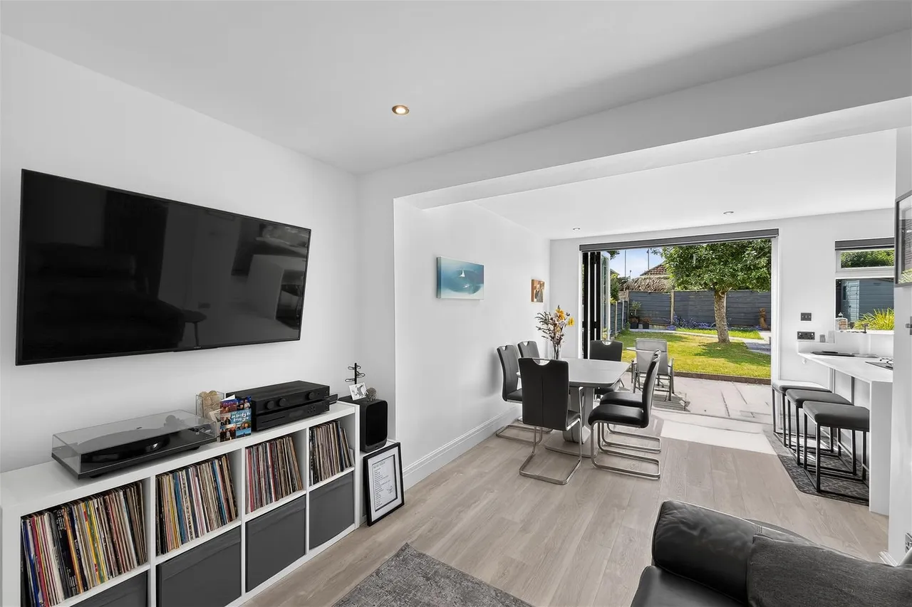 Vale Road, Timperley, Cheshire WA15 7TG, photo 7