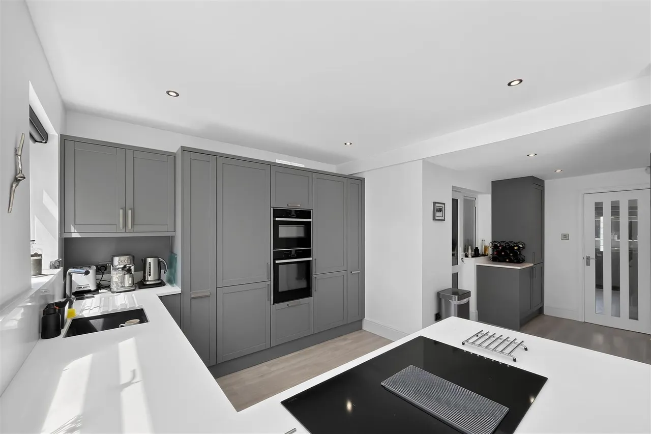 Vale Road, Timperley, Cheshire WA15 7TG, photo 22