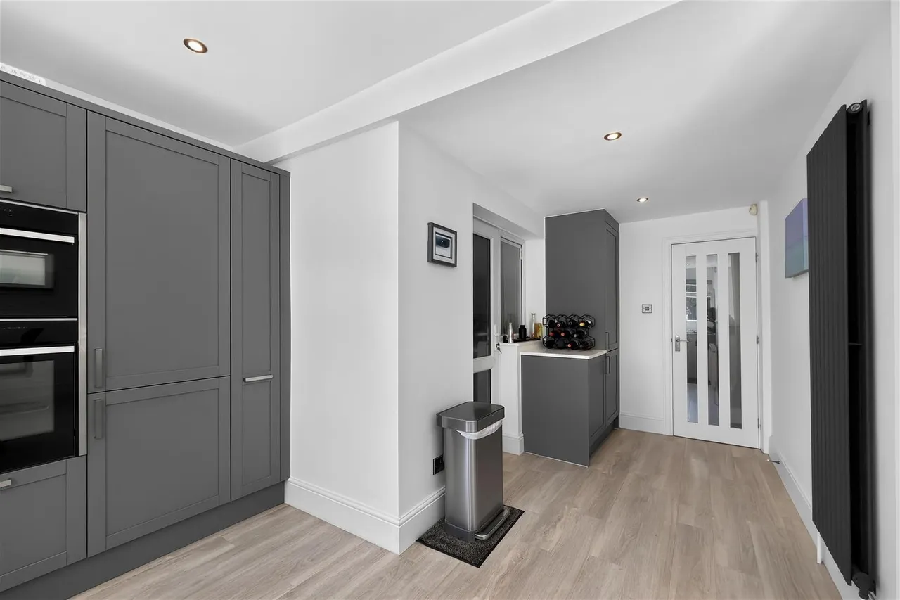 Vale Road, Timperley, Cheshire WA15 7TG, photo 23