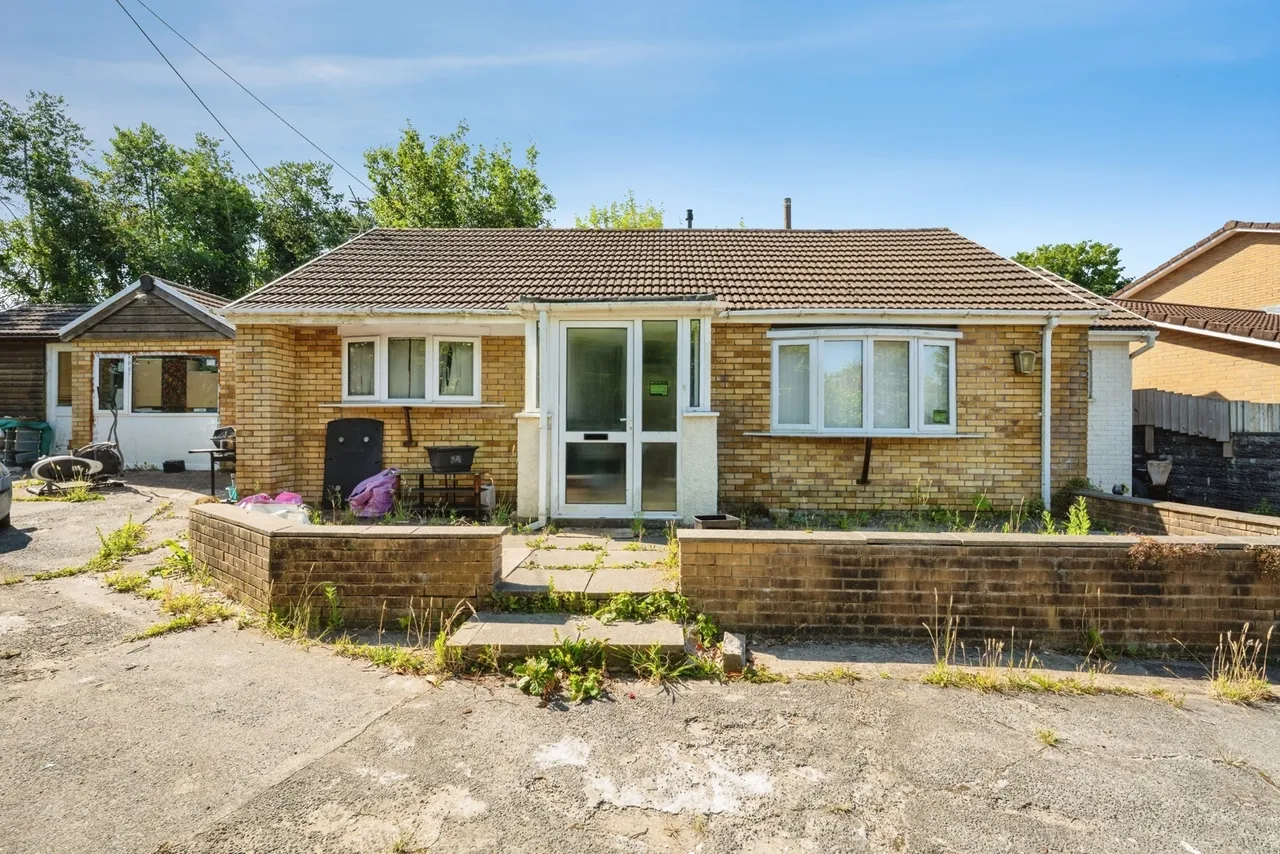 4 bed house for sale, Heol Fach, Llangyfelach, SA5