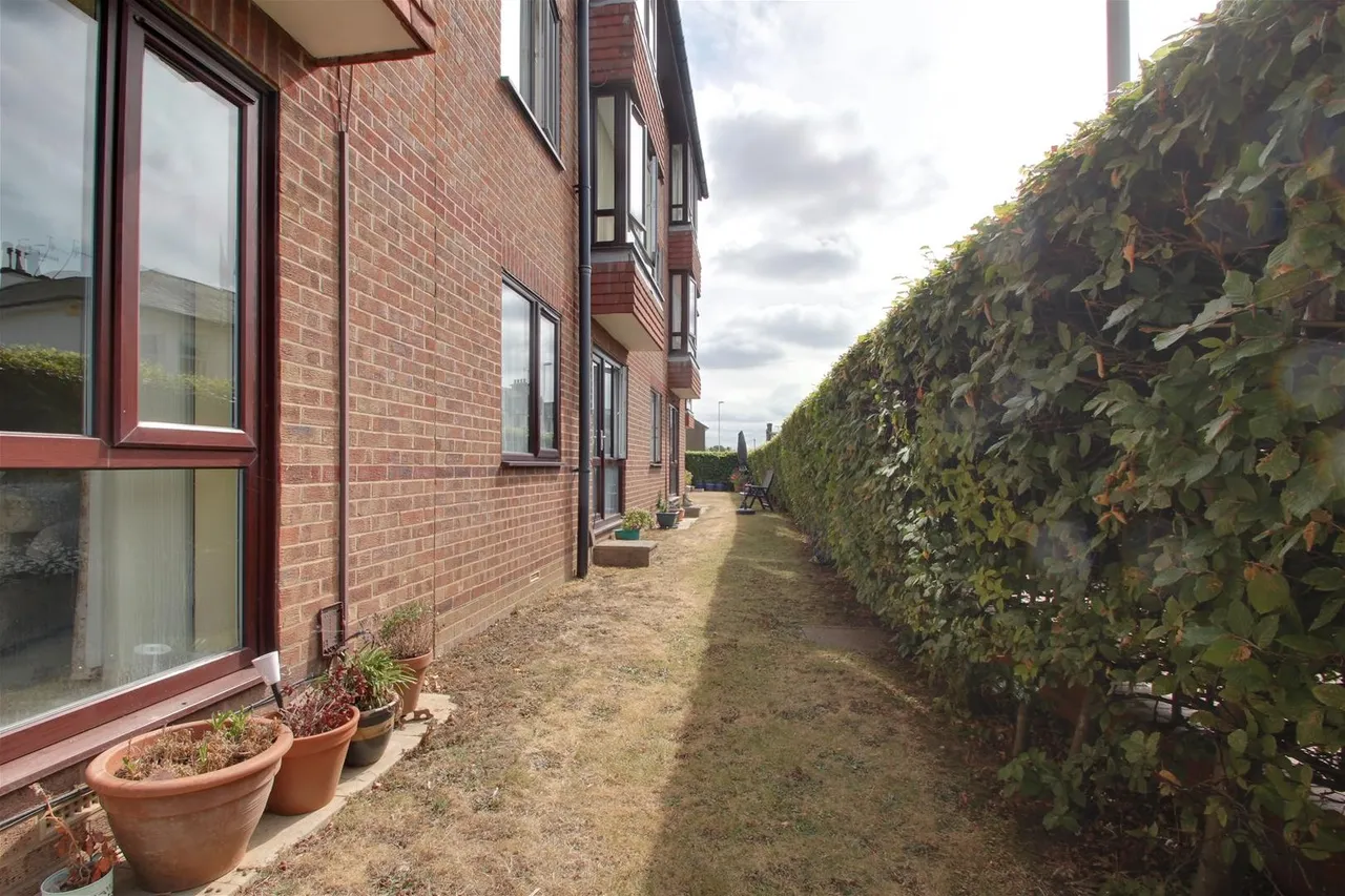 Broadwater Street East, Worthing, photo 6