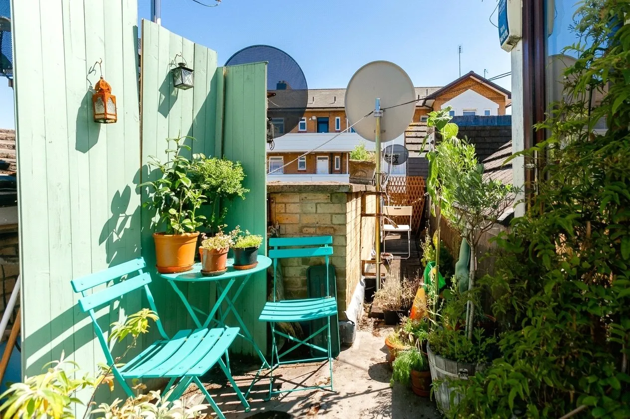2 bed flat for sale — Sceptre Road, London, E2