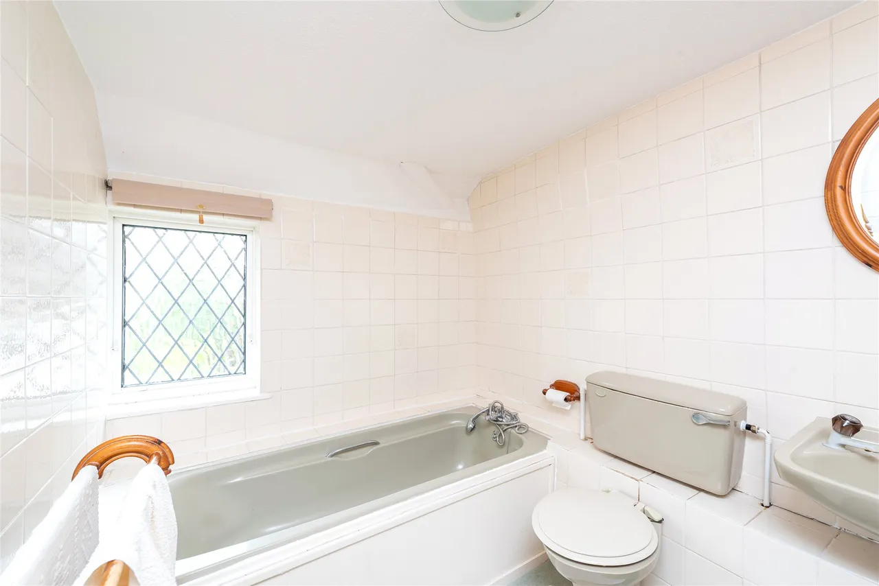 Nup End Lane, Wingrave, HP22, photo 12