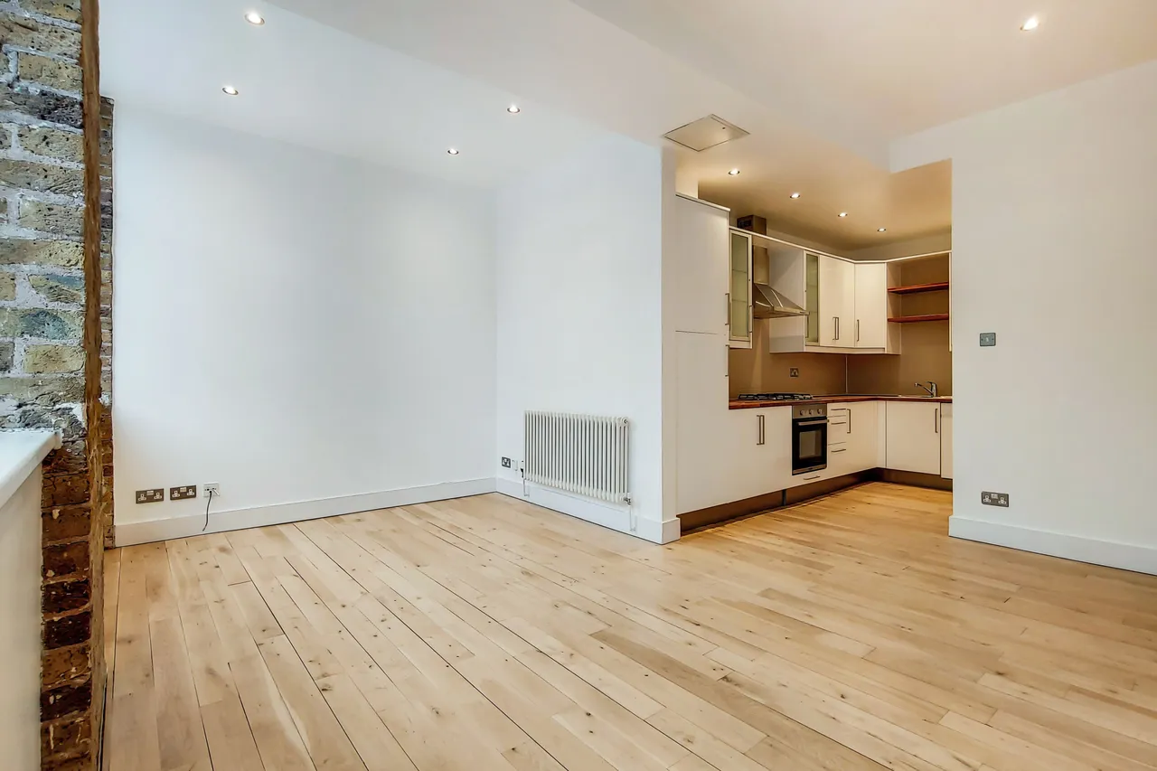 1 bed flat to rent — 2 Saxon House, 1 Thrawl Street, London