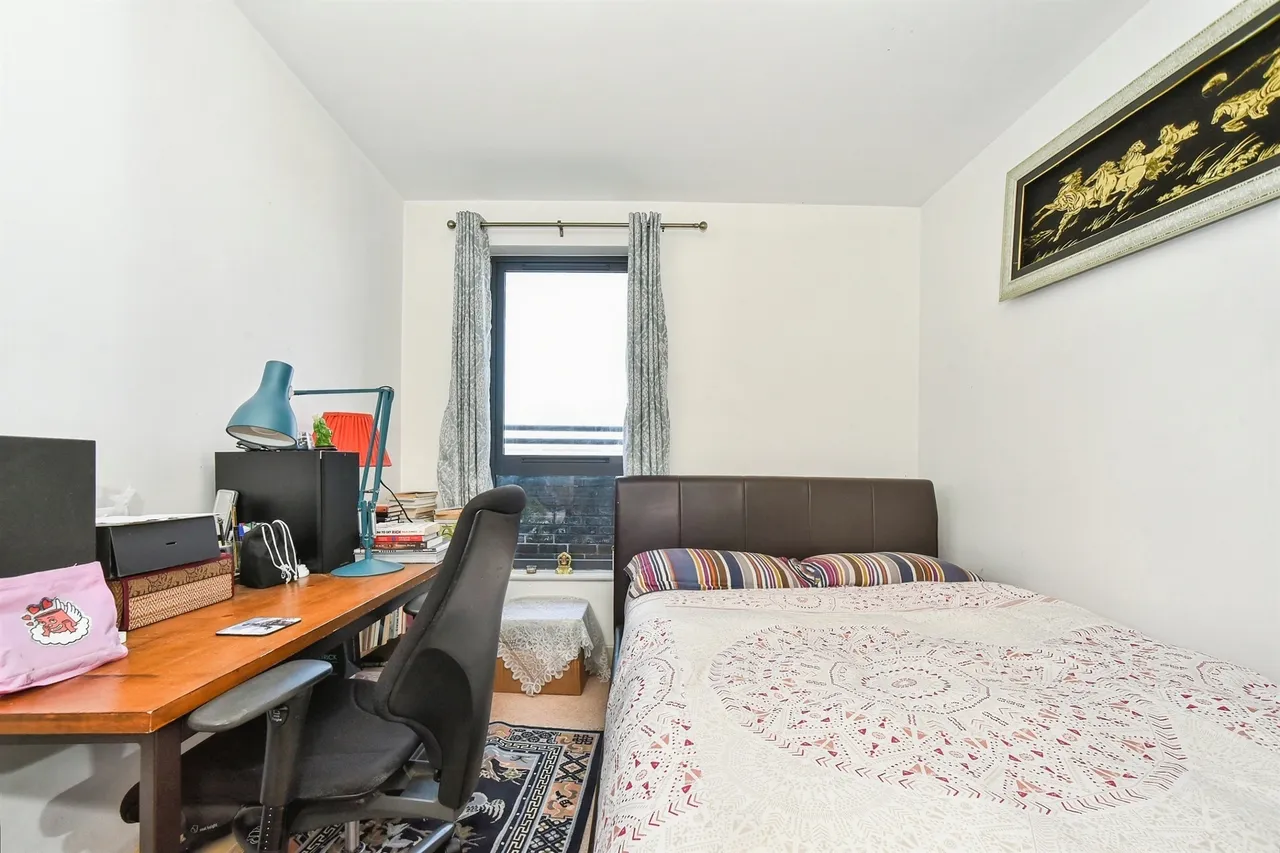 Fire Fly Avenue, Swindon, SN2, photo 12