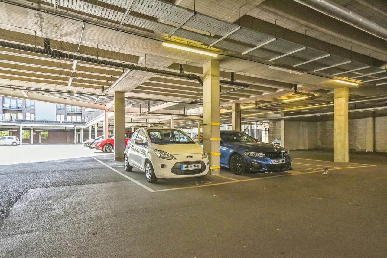 Fire Fly Avenue, Swindon, SN2, photo 14