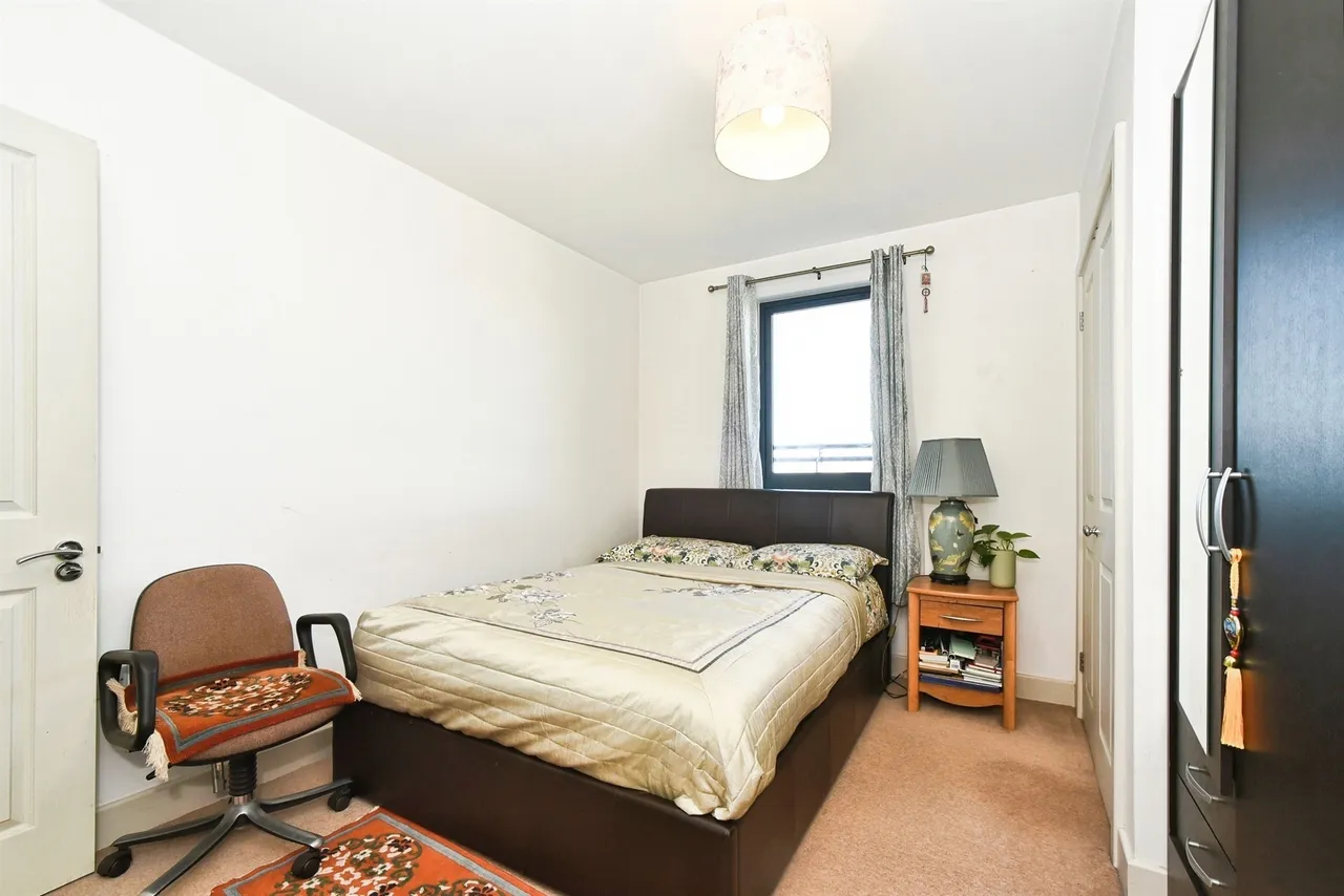 Fire Fly Avenue, Swindon, SN2, photo 6