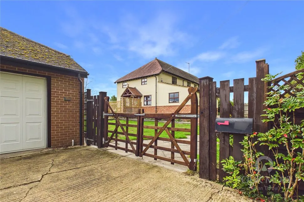 Blackmires Lane, Silverstone, Northamptonshire, NN12, photo 2
