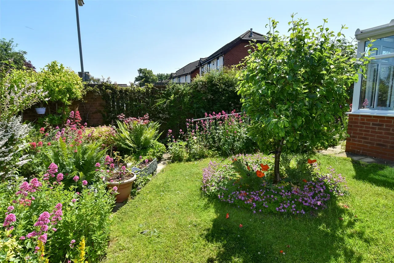 Bishops Gate, West Heath, Birmingham, B31 4AJ, photo 2