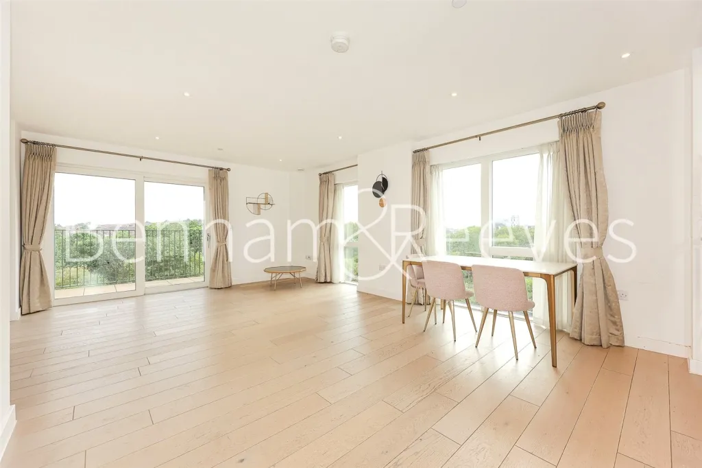 May House, Beaufort Park, NW9, photo 3