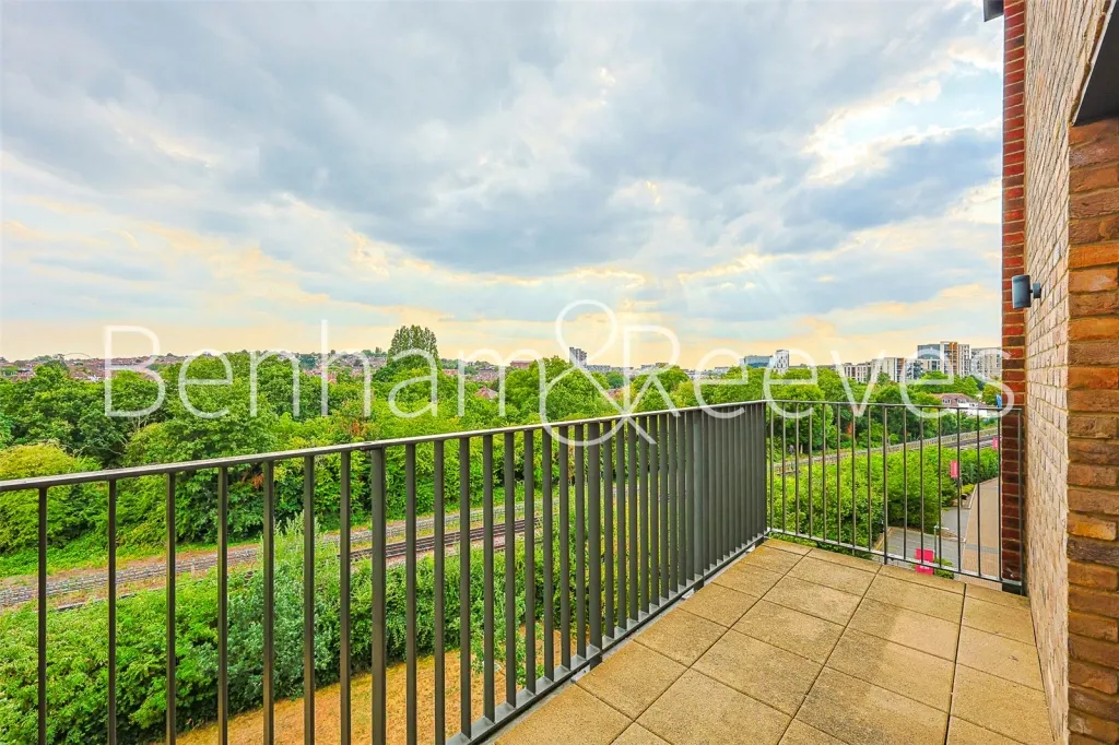 May House, Beaufort Park, NW9, photo 8