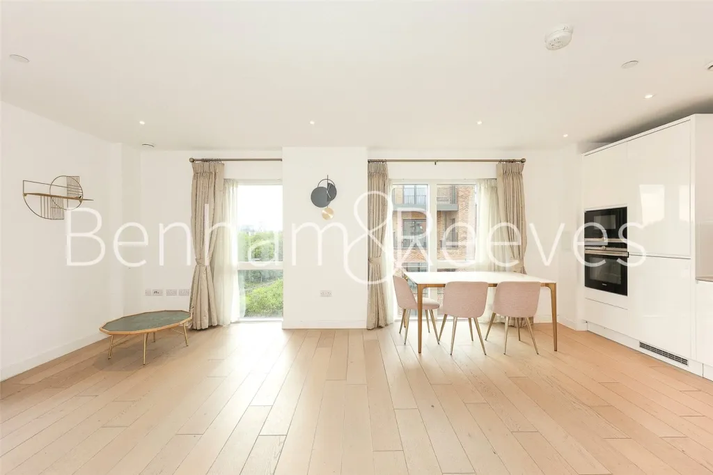 May House, Beaufort Park, NW9, photo 4