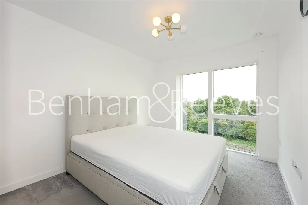 May House, Beaufort Park, NW9, photo 9