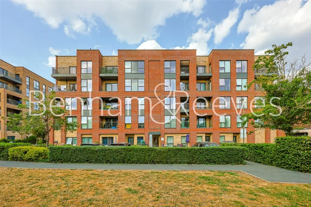May House, Beaufort Park, NW9, photo 6