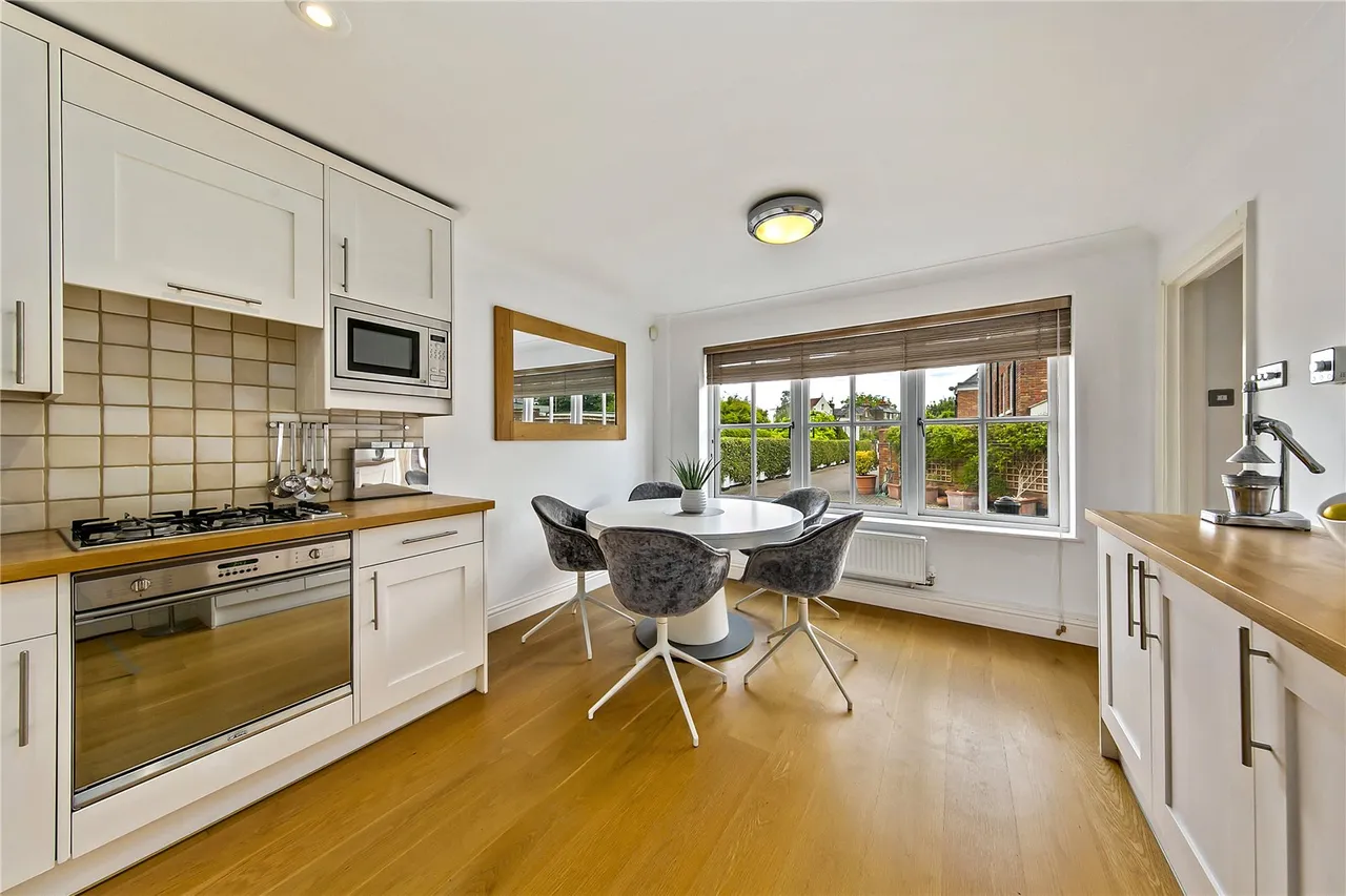 Abercorn Mews, Richmond, TW10, photo 3