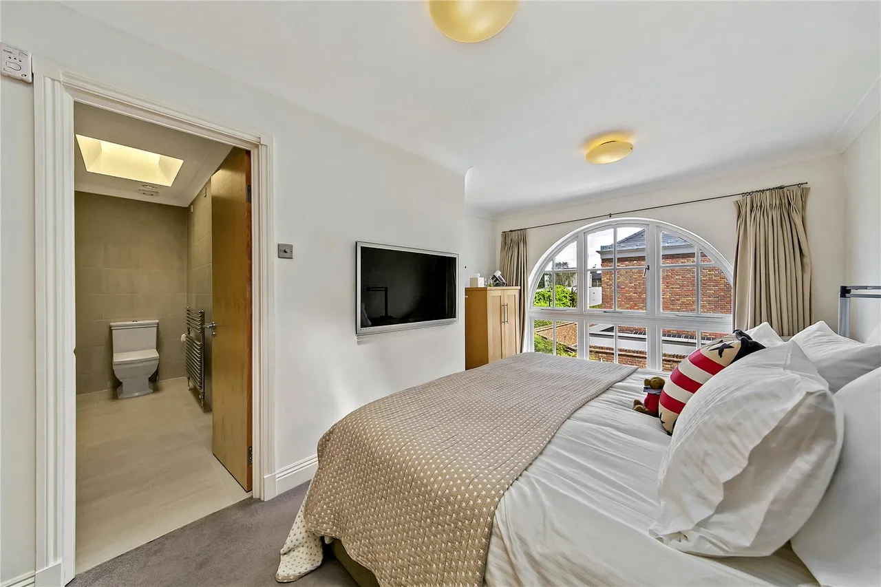 Abercorn Mews, Richmond, TW10, photo 6