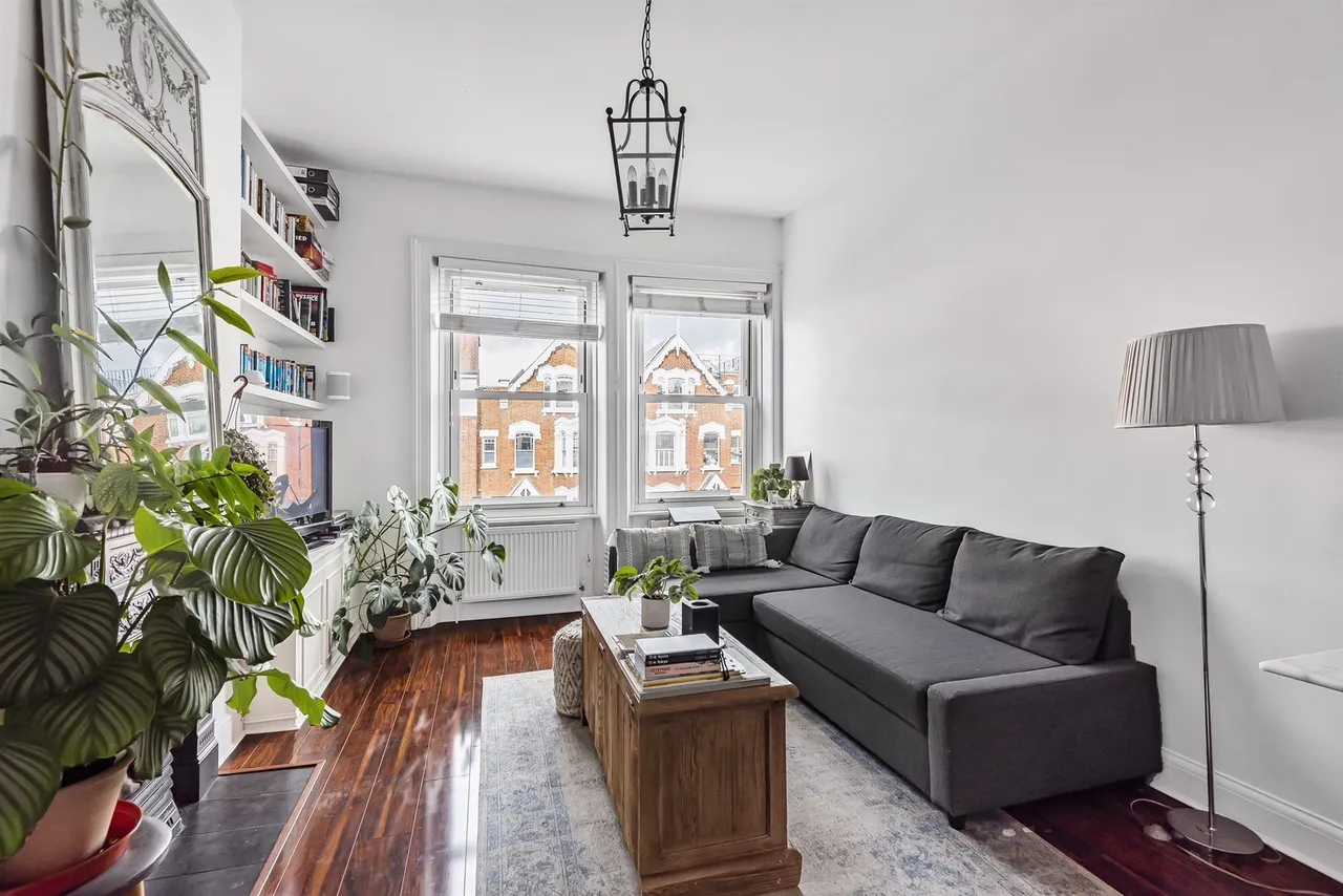 2 bed flat for sale — Cecile Park, London