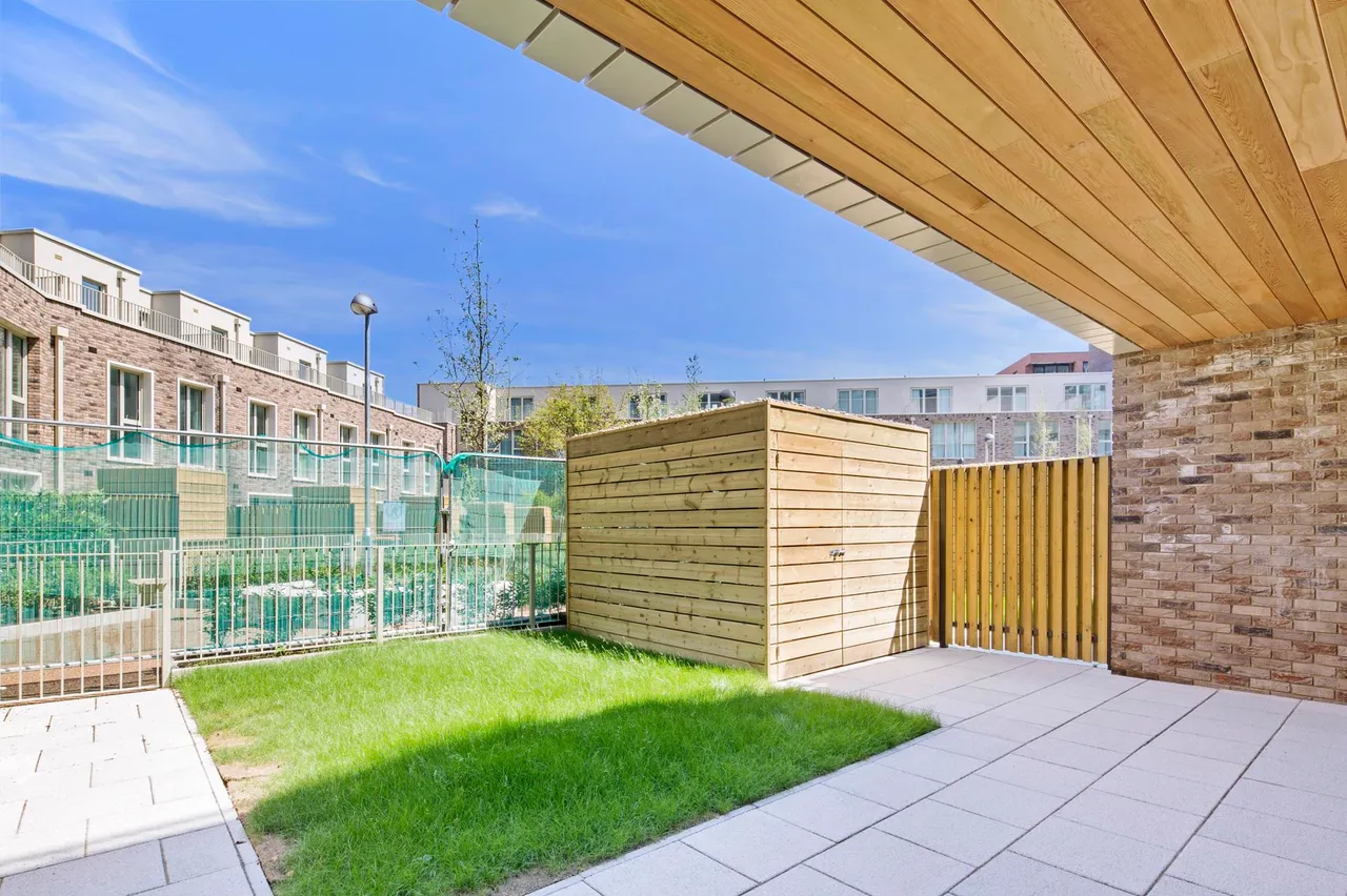 Royal Crest Avenue, Royal Wharf, E16, photo 2